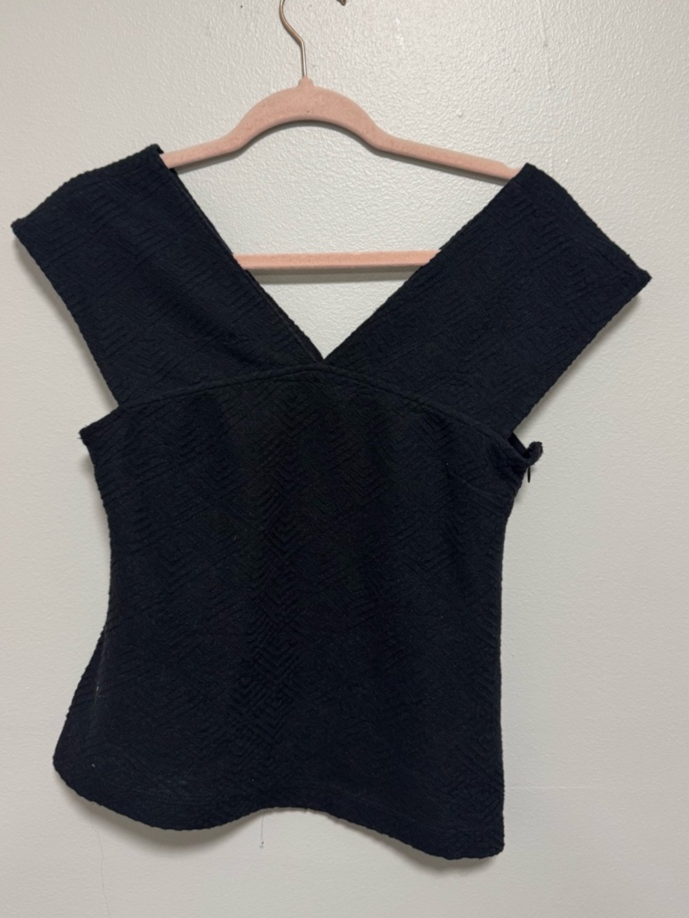 Maeve Black V-Neck V-Back Textured Women's Top